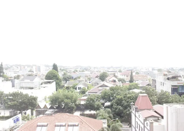 Homey 2Br Majesty Apartment Near Maranatha University By Travelio